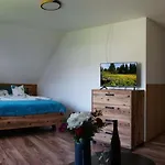 Konukevi A Drevenica Pri Hati